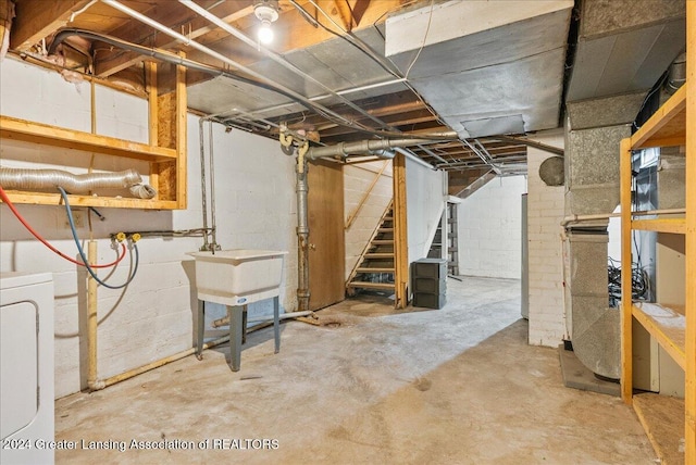 basement with washer / dryer