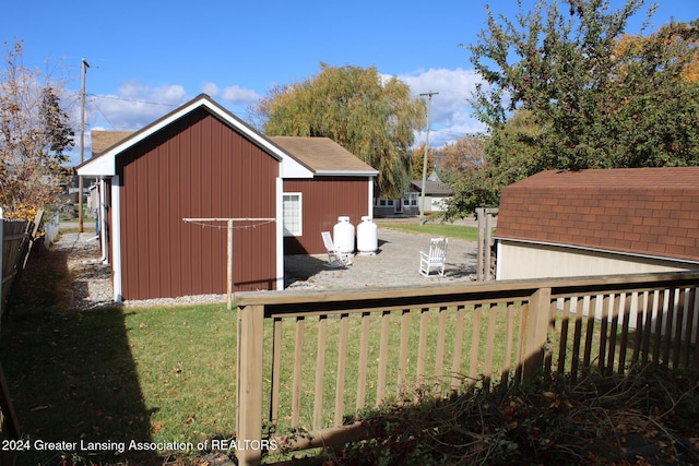 view of yard with an outbuilding and fence