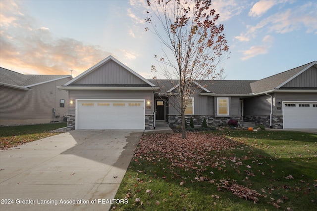 view of front of house featuring a lawn and a garage