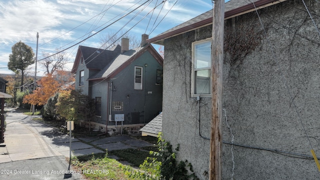 view of home's exterior