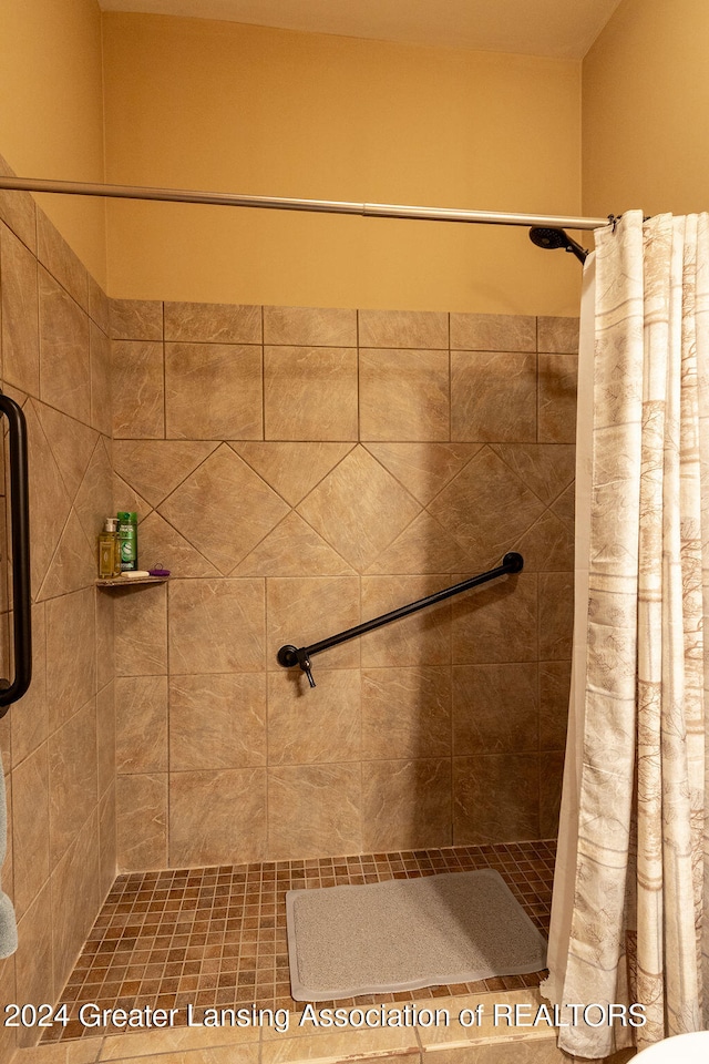 bathroom with curtained shower