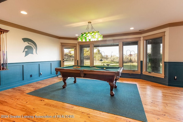 game room with crown molding, wood-type flooring, and pool table