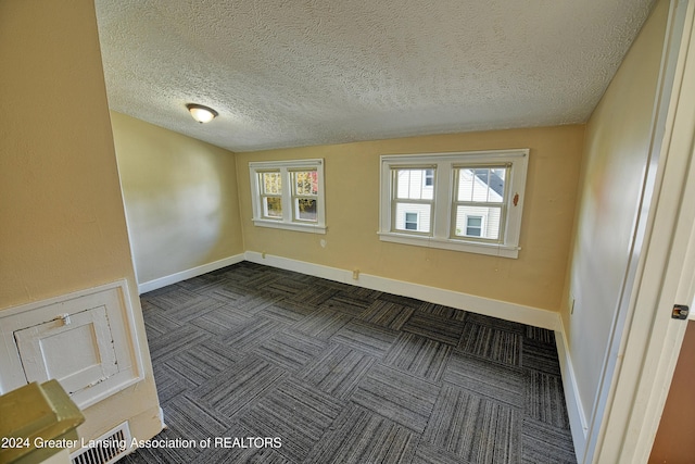520 W St, Lansing, MI 48915 - empty room featuring baseboards and a textured ceiling