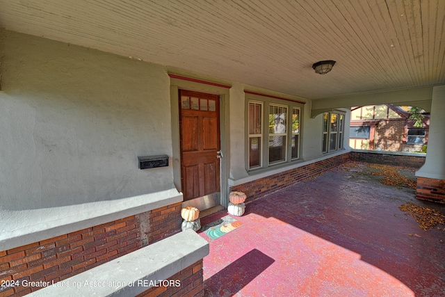 520 W St, Lansing, MI 48915 - view of exterior entry featuring covered porch and stucco siding