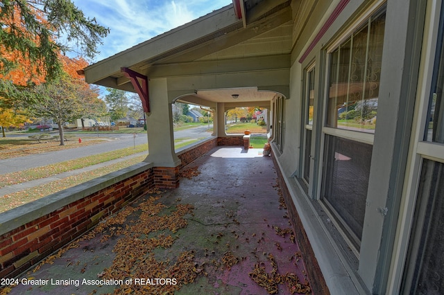 520 W St, Lansing, MI 48915 - view of patio / terrace with a porch