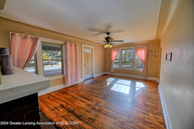 520 W St, Lansing, MI 48915 - entryway with a textured ceiling, baseboards, wood finished floors, and ceiling fan