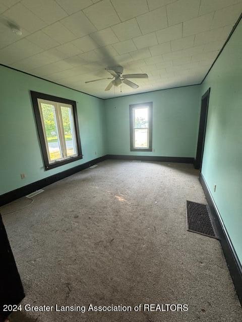 carpeted empty room with ceiling fan