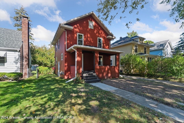 view of front facade featuring a front lawn