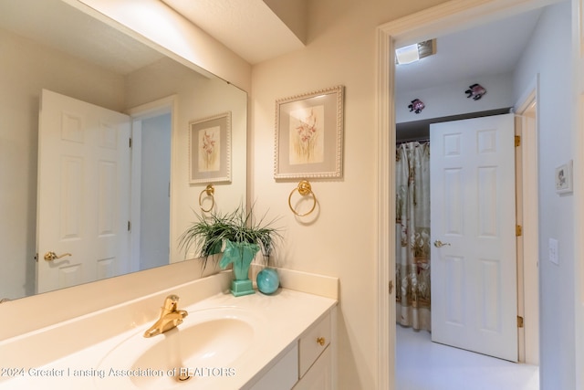 bathroom with vanity