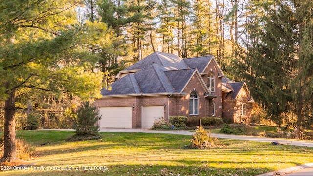 view of front of house featuring a garage and a front yard