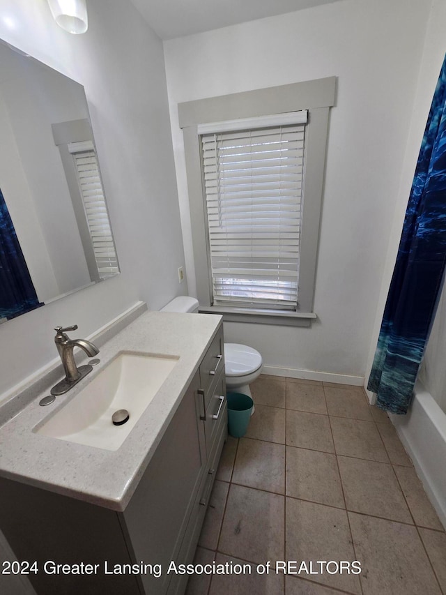 full bathroom featuring toilet, shower / bath combo, vanity, and tile patterned floors