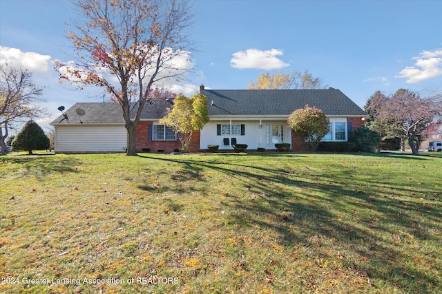 single story home featuring a front yard