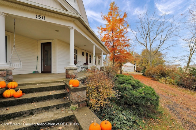 entrance to property featuring a porch