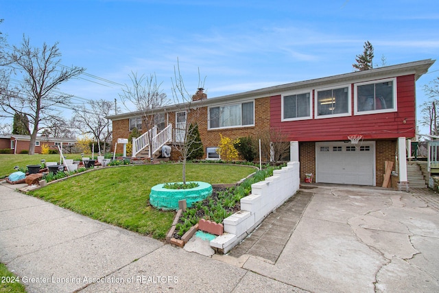 view of front facade featuring a garage and a front lawn