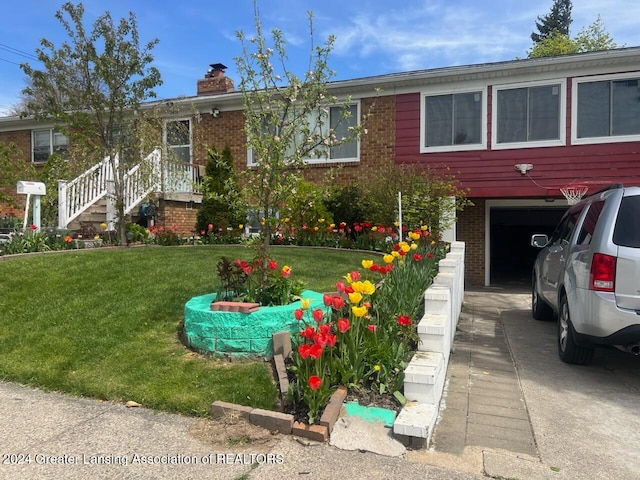 view of front facade featuring a garage and a front lawn