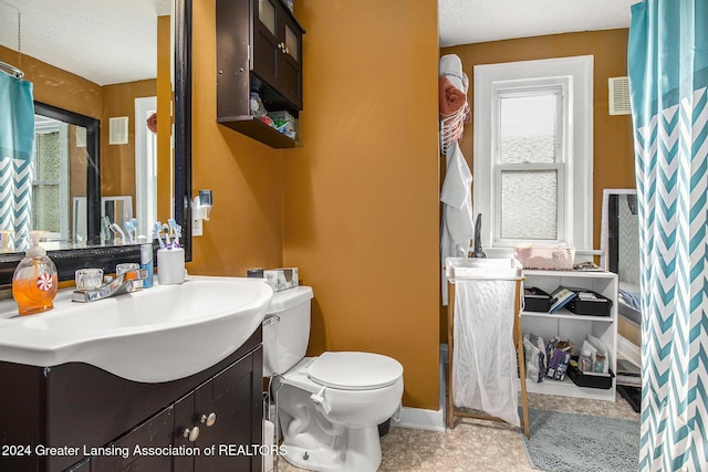 223 S Pennsylvania Ave, Lansing, MI 48912 - full bath with vanity and toilet