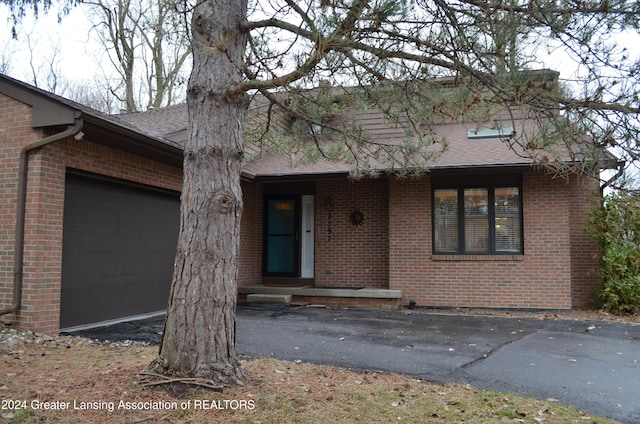 view of front of house featuring a garage