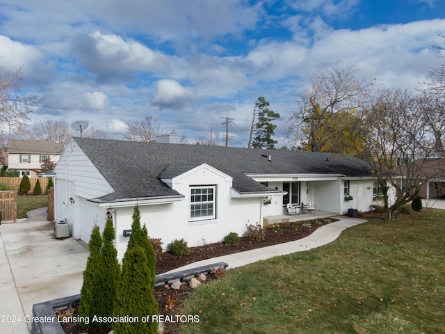 ranch-style house with a front lawn