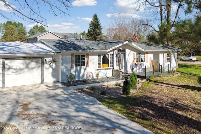 view of front of house featuring a garage and a front lawn