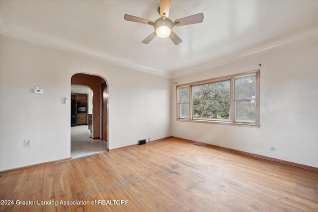 spare room featuring light wood-type flooring and ceiling fan