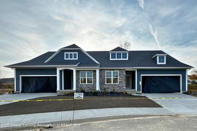 view of front facade with a garage