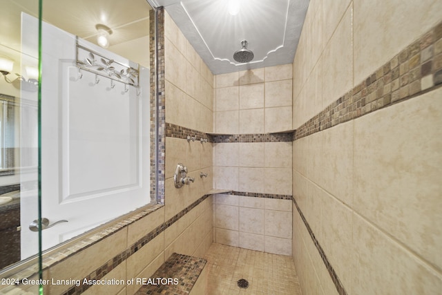 bathroom featuring tile walls and tiled shower