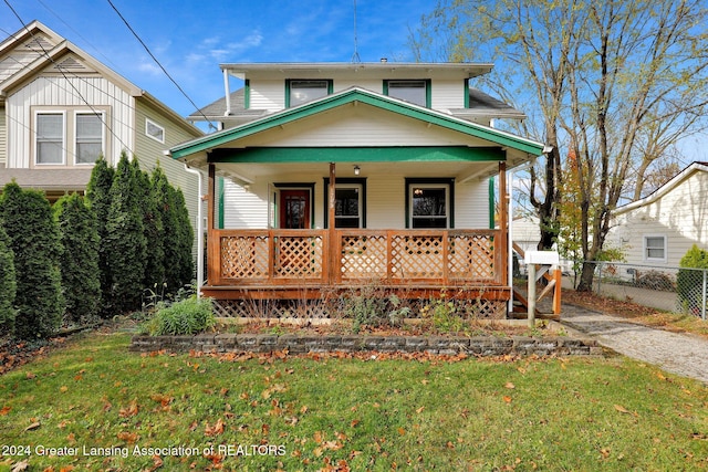 view of front of property featuring a front lawn and a porch