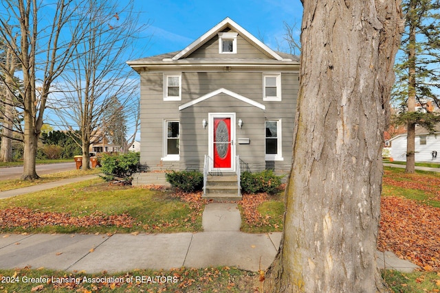 view of front of property with a front yard