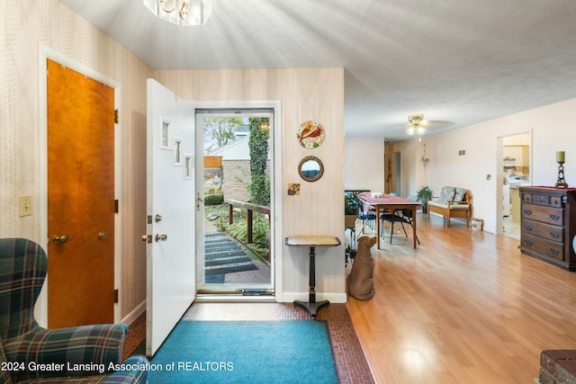 foyer entrance featuring hardwood / wood-style floors and ceiling fan