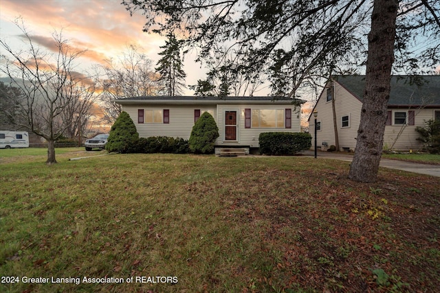 view of front of property with a lawn