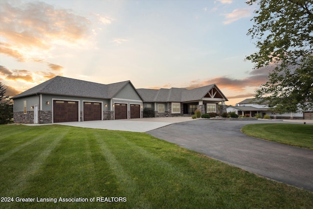 view of front of house featuring a yard and a garage