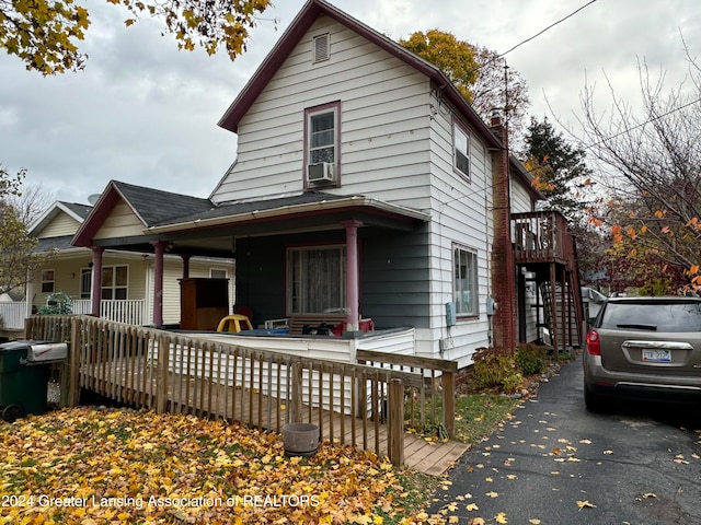 view of front facade with covered porch