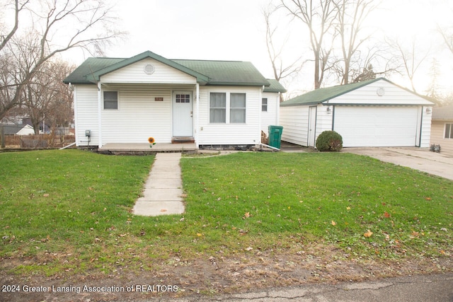 view of front of property featuring a front yard