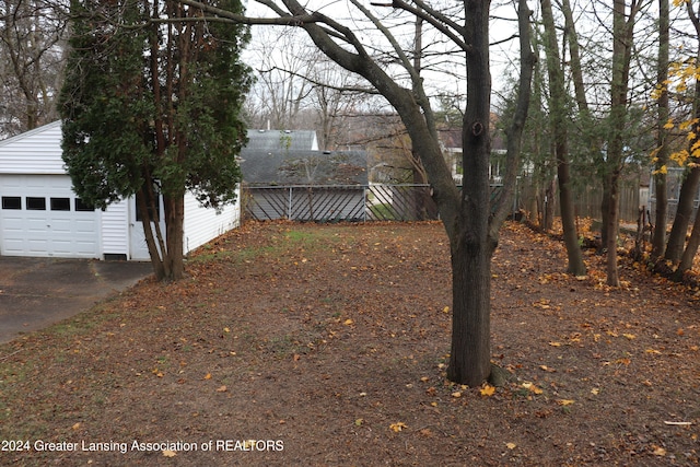 view of yard featuring an outbuilding and a garage