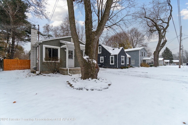 view of front of property