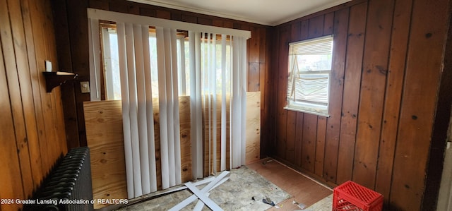 entryway with crown molding