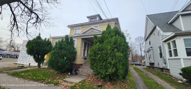 view of front facade