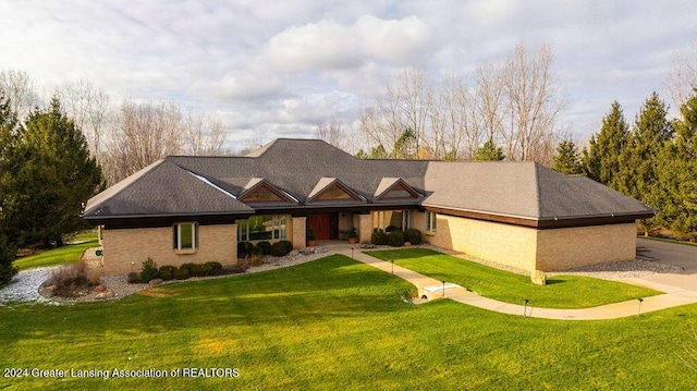 view of front of house with a front lawn