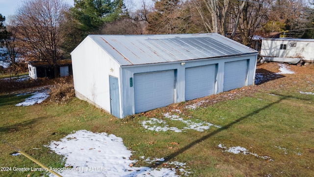 garage featuring a lawn