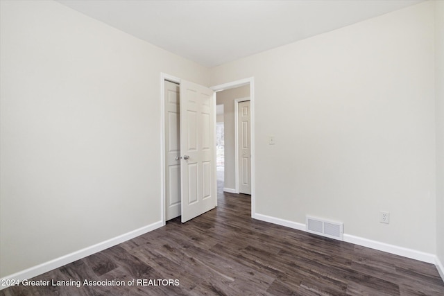 spare room featuring dark wood-type flooring