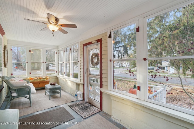 sunroom / solarium featuring ceiling fan