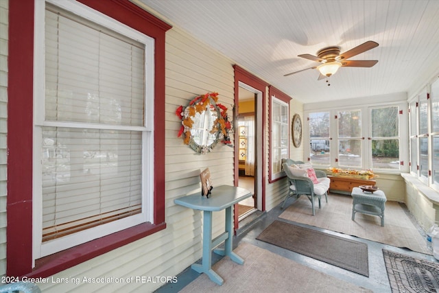 sunroom / solarium with ceiling fan