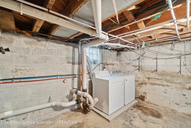 basement featuring independent washer and dryer