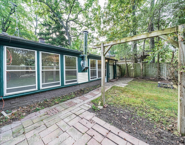 view of yard featuring a patio