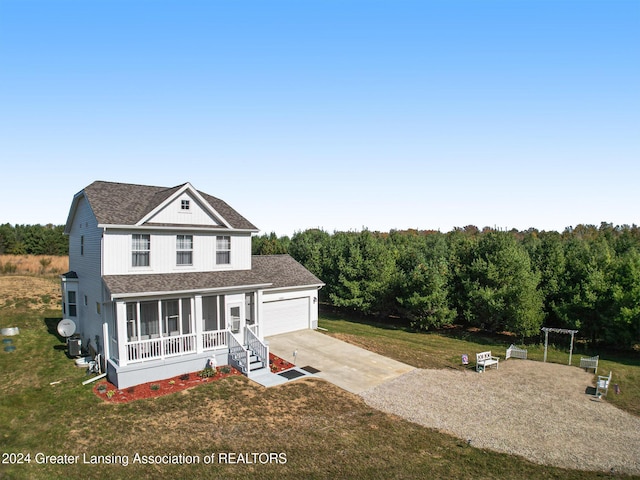 view of front facade featuring a front lawn and a garage