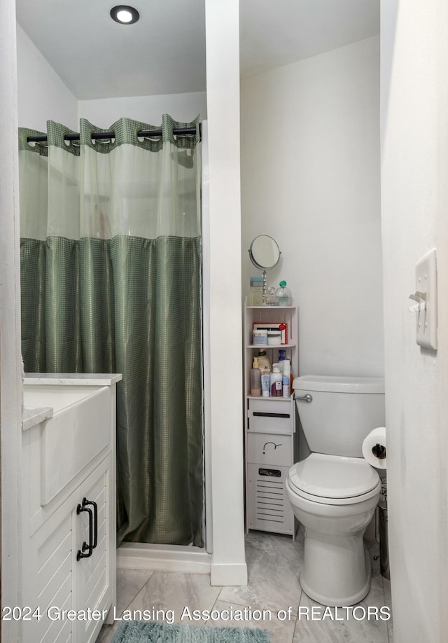 bathroom featuring tile patterned floors, curtained shower, and toilet