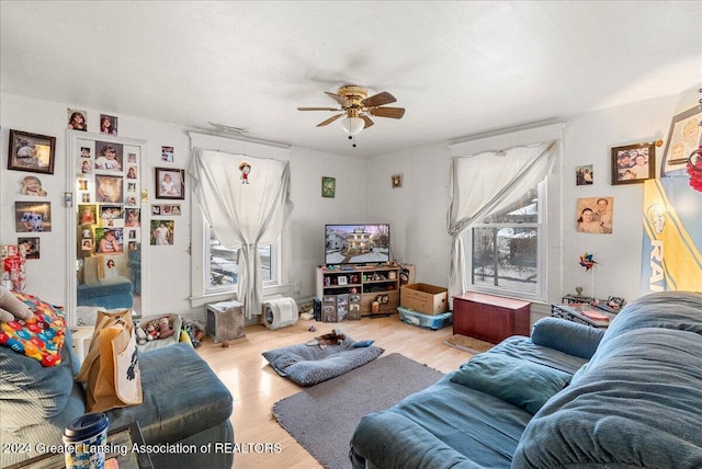 living room with light wood-type flooring and ceiling fan