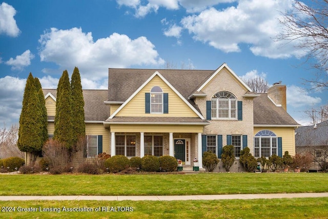 view of front of home with a front lawn