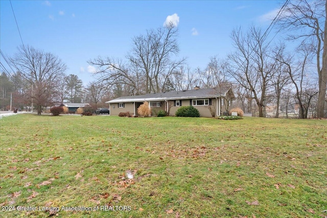 ranch-style house featuring a front lawn