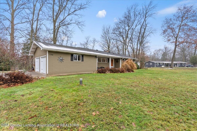 view of front of house featuring a garage and a front yard